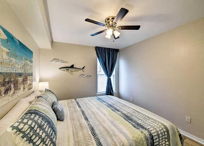 Corpus Christi Condo With Pool Access, Walk To Beach