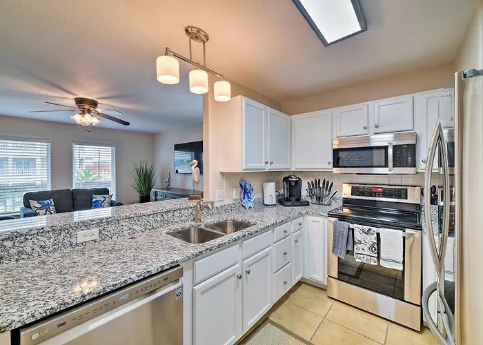 Corpus Christi Condo With Pool Access, Walk To Beach