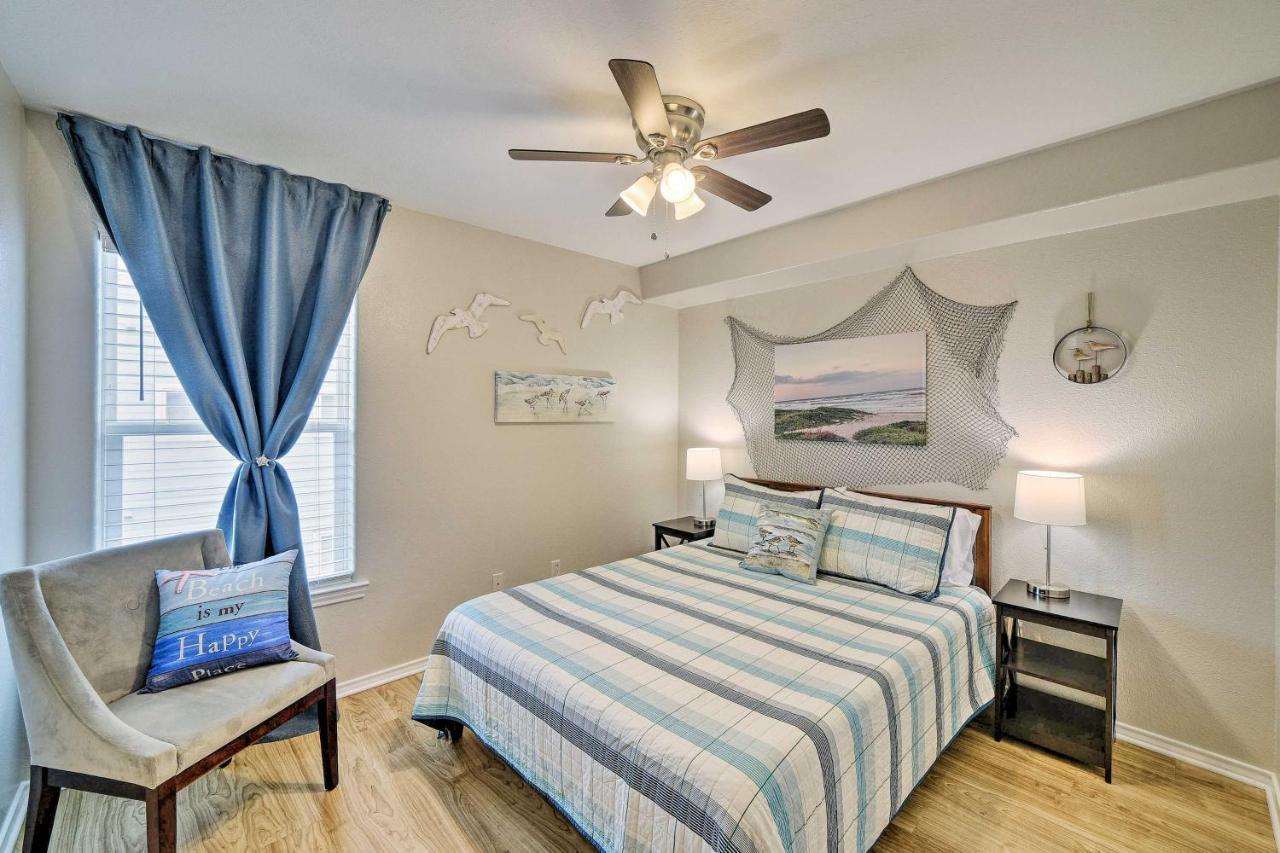 Apartment With Pool Access, Walk To