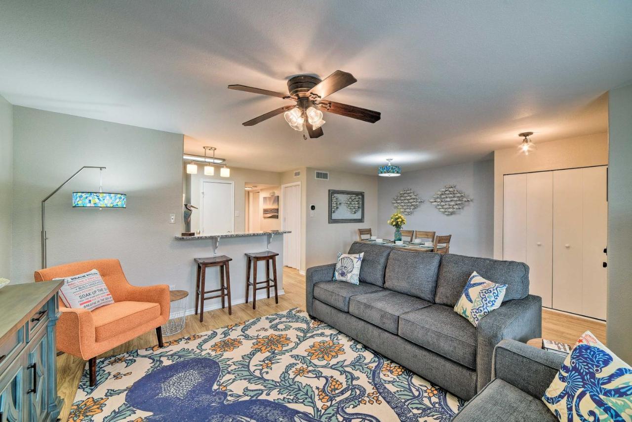With Pool Access, Walk To Apartment Corpus Christi