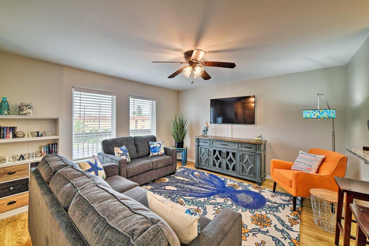 Apartment With Pool Access, Walk To *